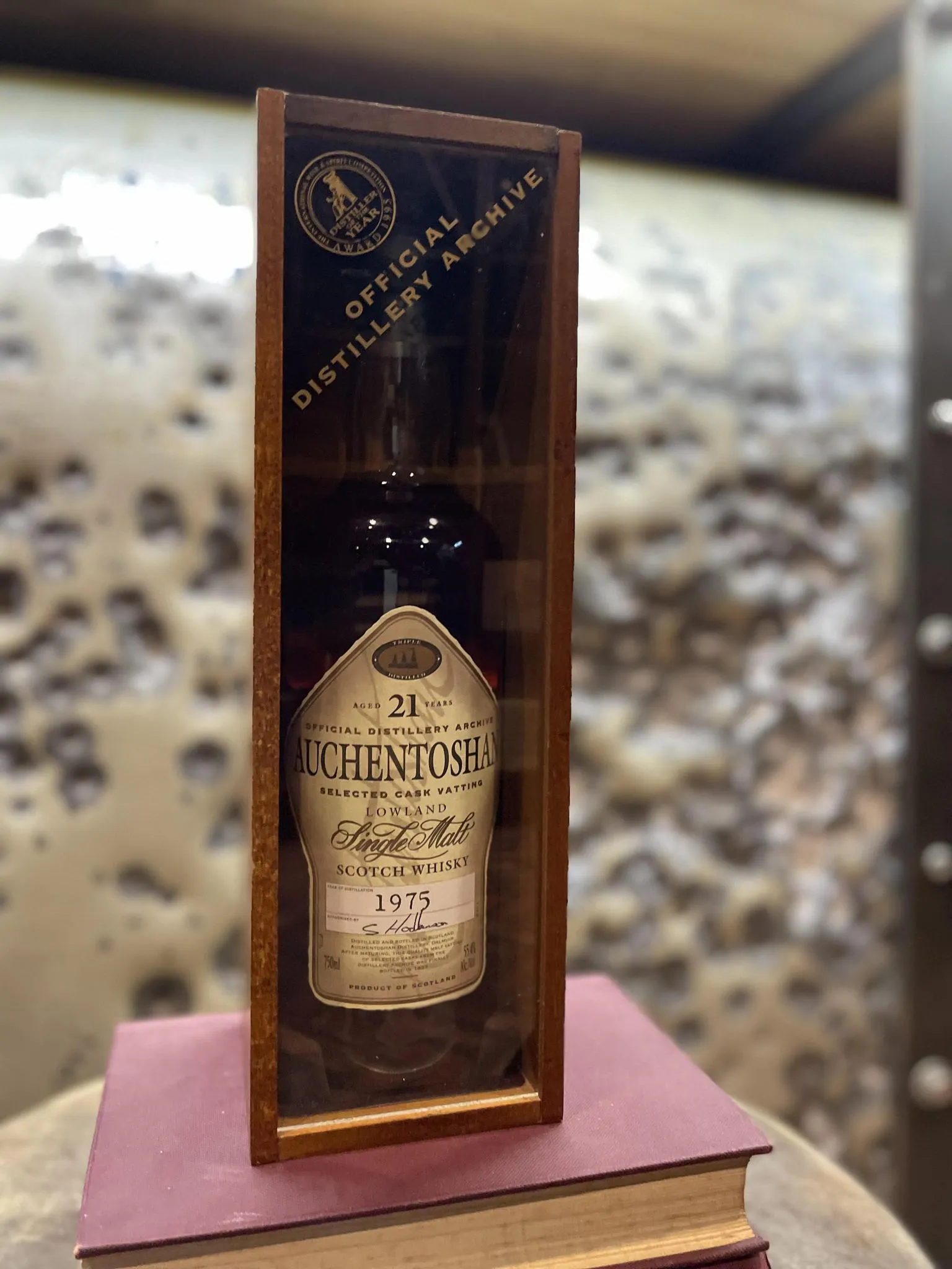 AUCHENTOSHAN 21 YEARS OLD 1975 - OFFICIAL DISTILLERY ARCHIVE