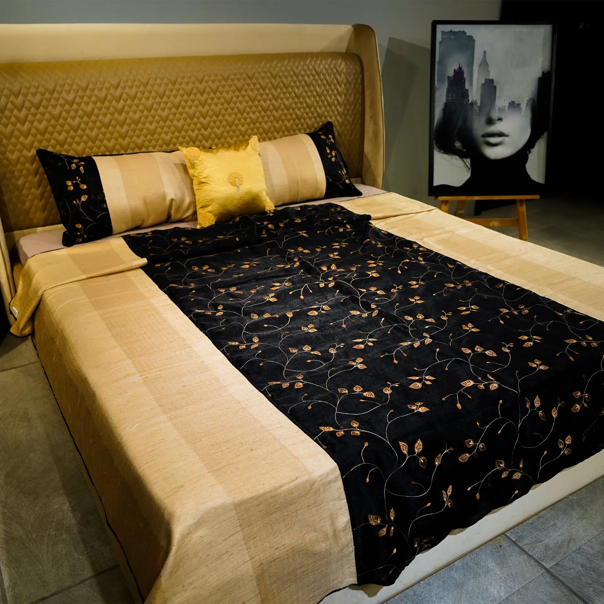 Floral Noir Elegance Bed Cover