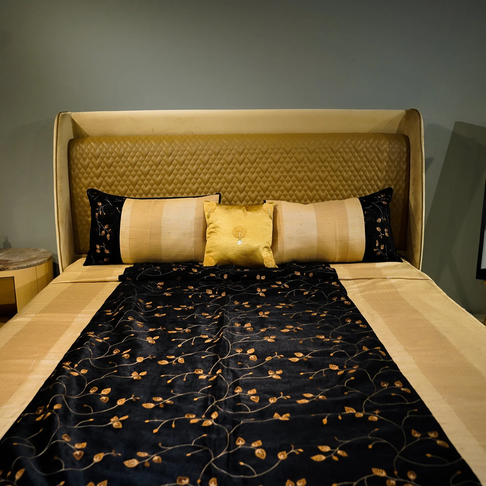 Floral Noir Elegance Bed Cover