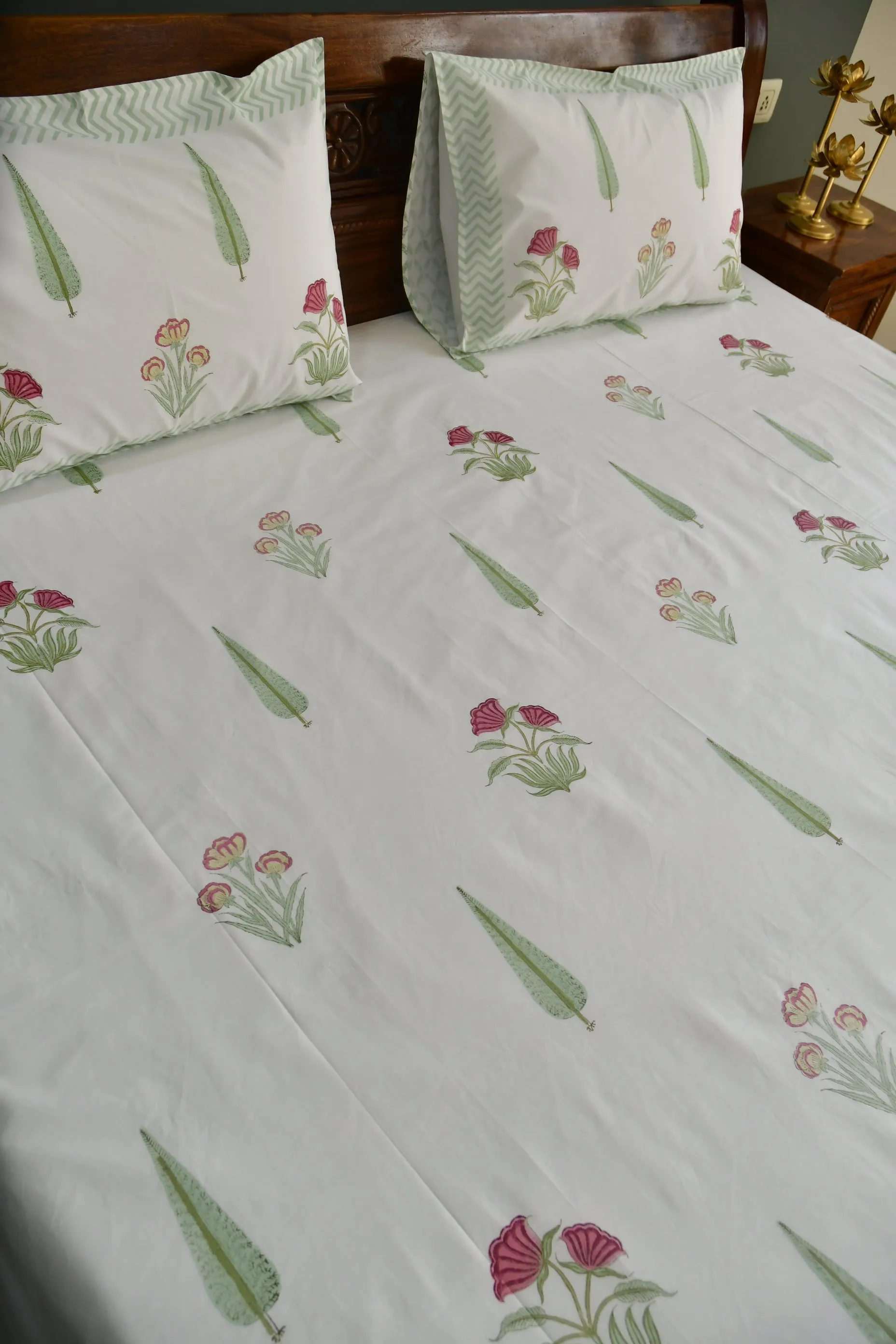 Summer Bliss Bedsheet : Refreshing Comfort